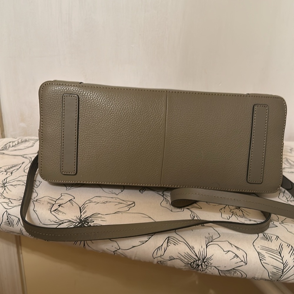 Handbag - Picture 8 of 9